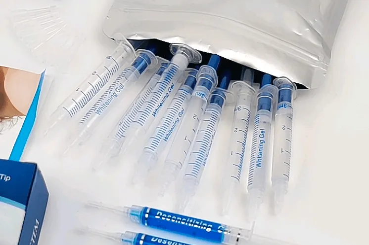 /img/34295-peroxide-teeth-whitening-image7.webp