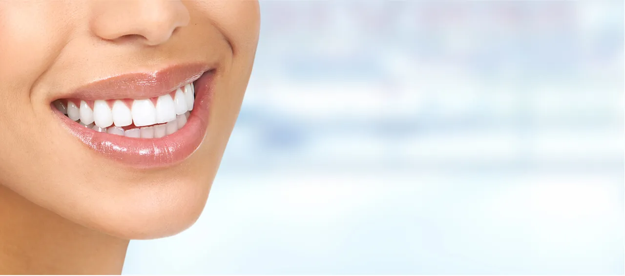 /img/34377-teeth-whitening-before-after.webp