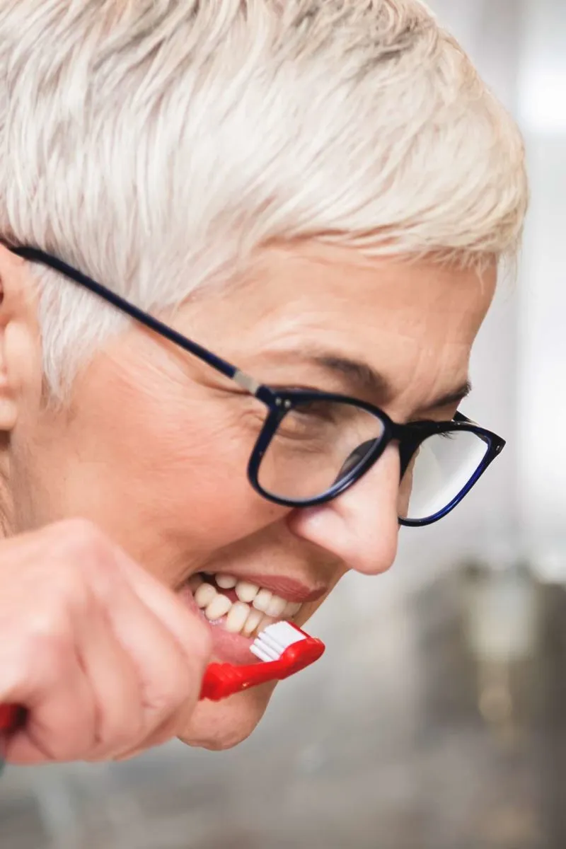 /img/34686-teeth-whitening-tips.webp