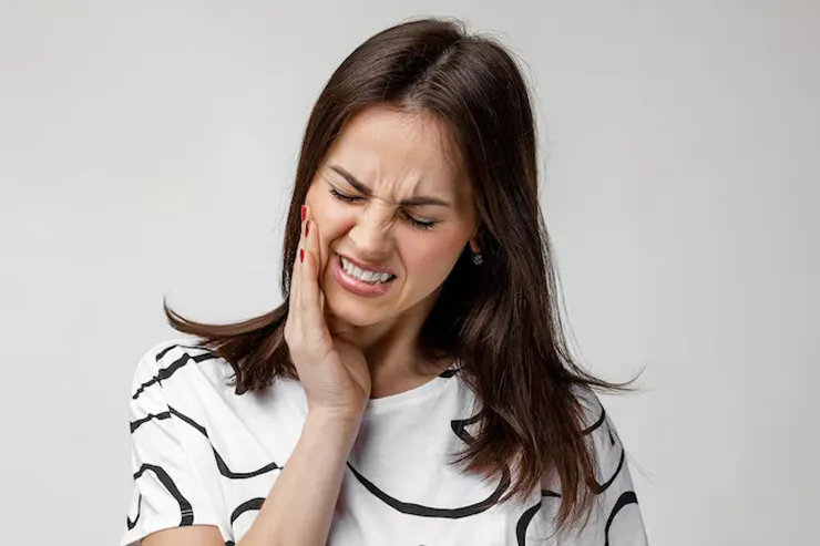 /img/34791-teeth-healthy-foods.webp